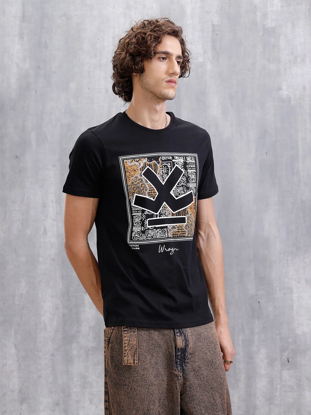 Bandana Logo Printed Slim Fit T-Shirt | Black - Image 5