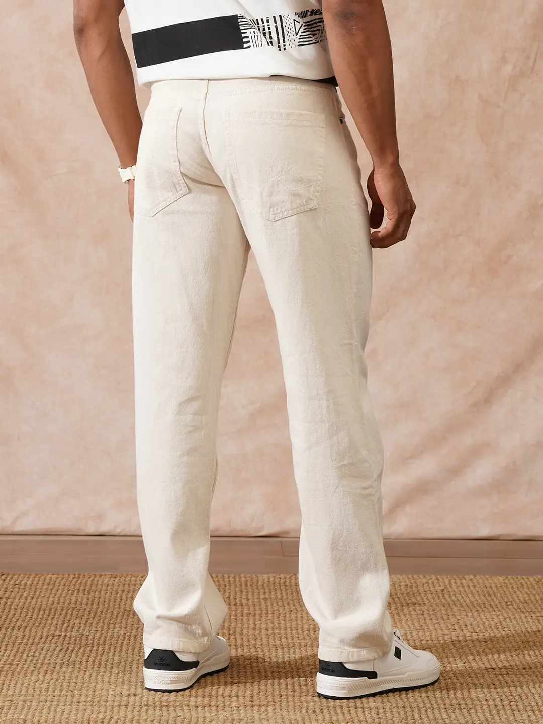Casual Anti Fit Jeans | Off White - Image 3