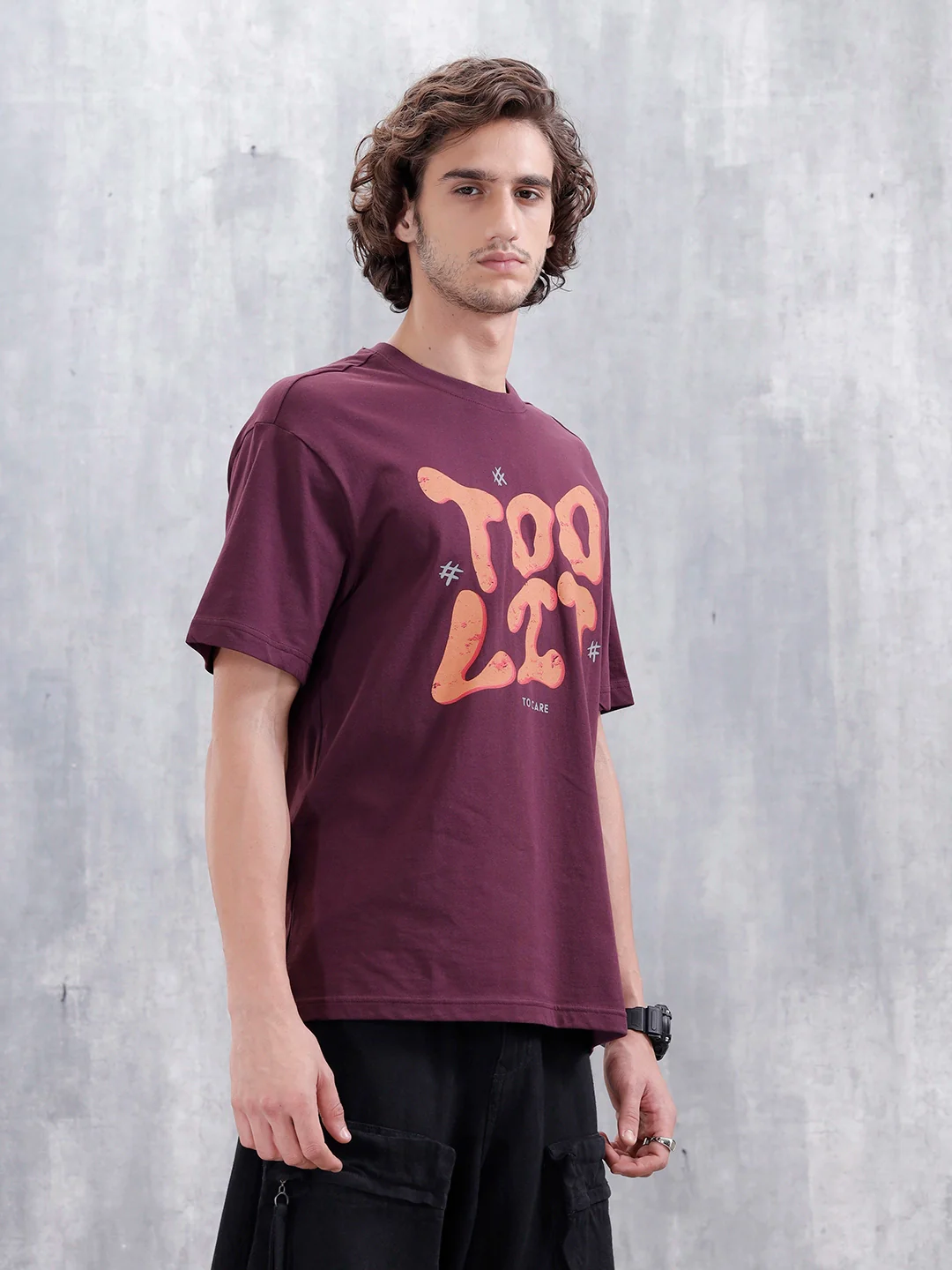Casual Men Oversized Fit Tee With Graphic | Maroon - Image 4