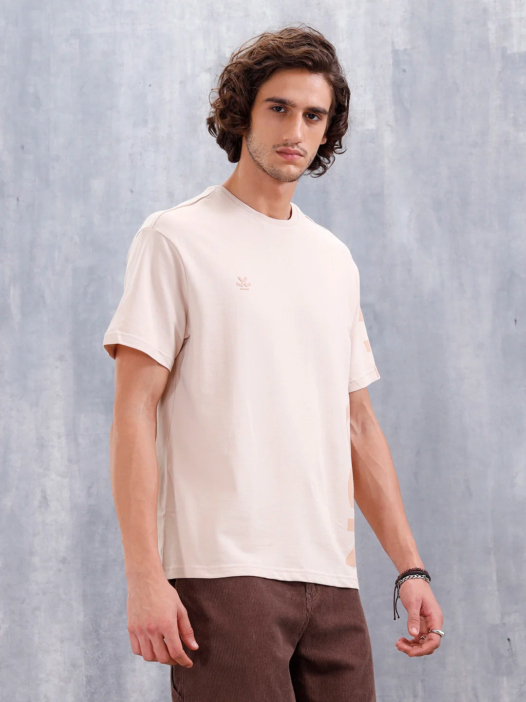 Casual Men Oversized Fit Tee With Typo Graphic | Beige - Image 4