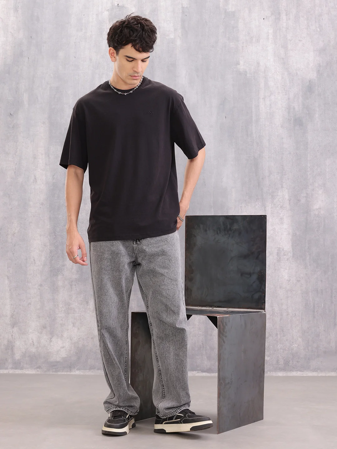 Casual Oversized Fit T-shirt With Tonal Embroidery At Back | Black - Image 2