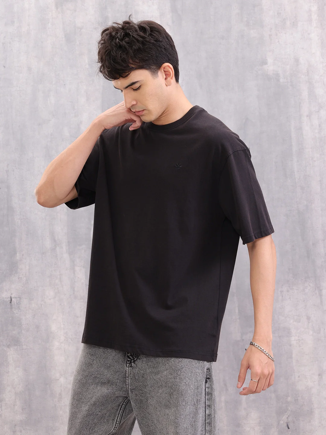 Casual Oversized Fit T-shirt With Tonal Embroidery At Back | Black - Image 4