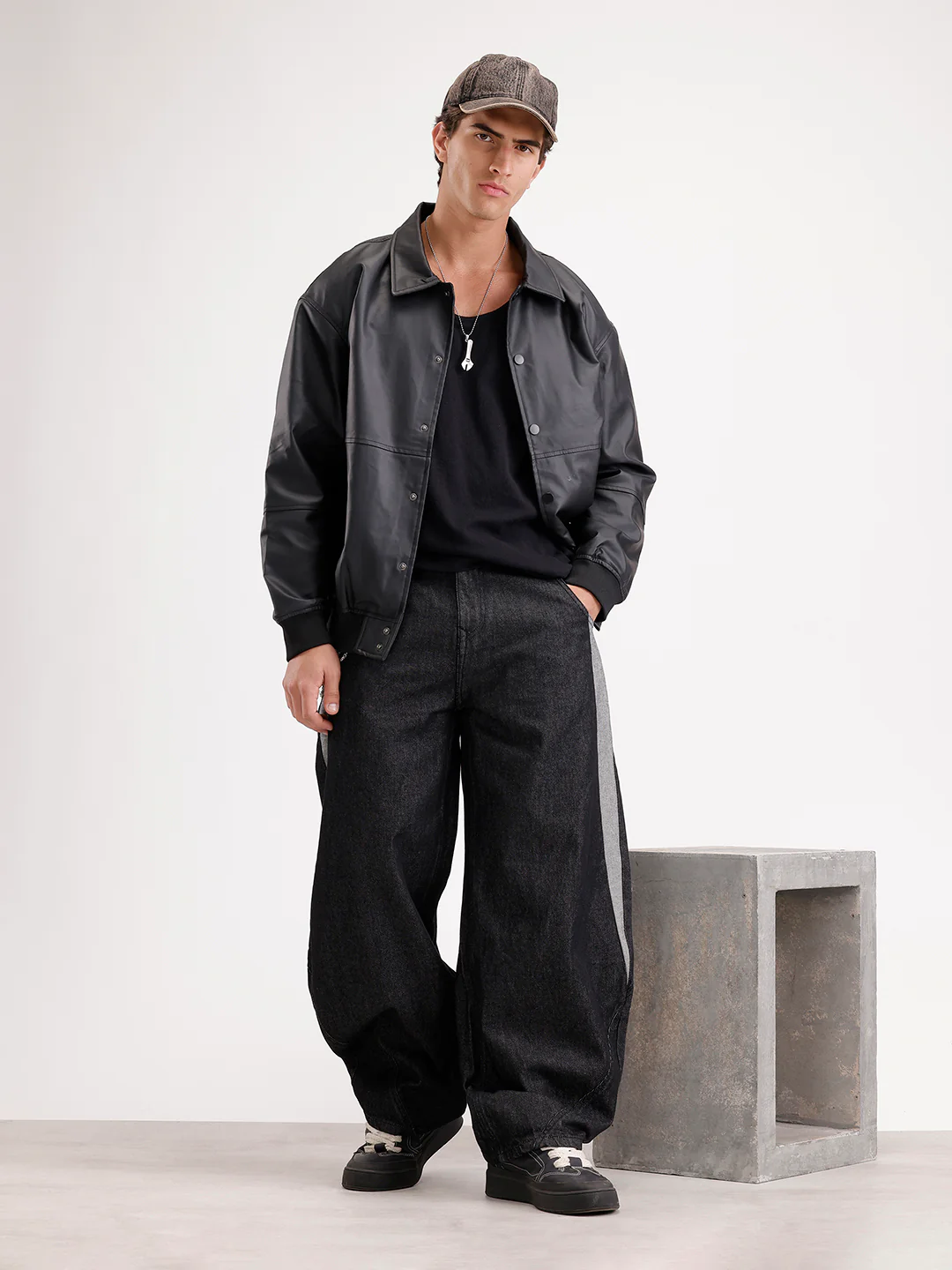 Classic Oversized Back Printed Jacket  | Black - Image 2