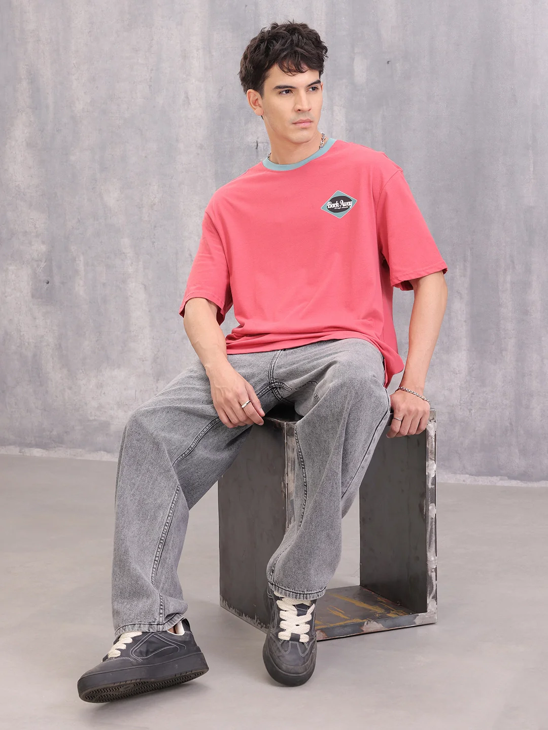 Contrast Neck Retro Graphic Printed Oversized Fit Tshirt | Red - Image 4