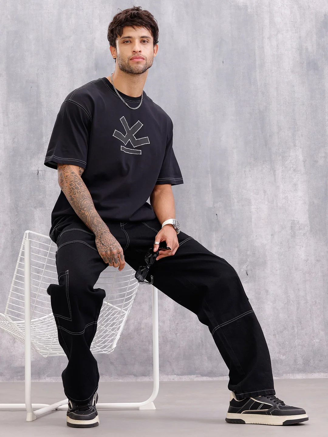 Contrast Stitch Detail Oversized Fit T-shirt With Logo Embroidery | Black - Image 2