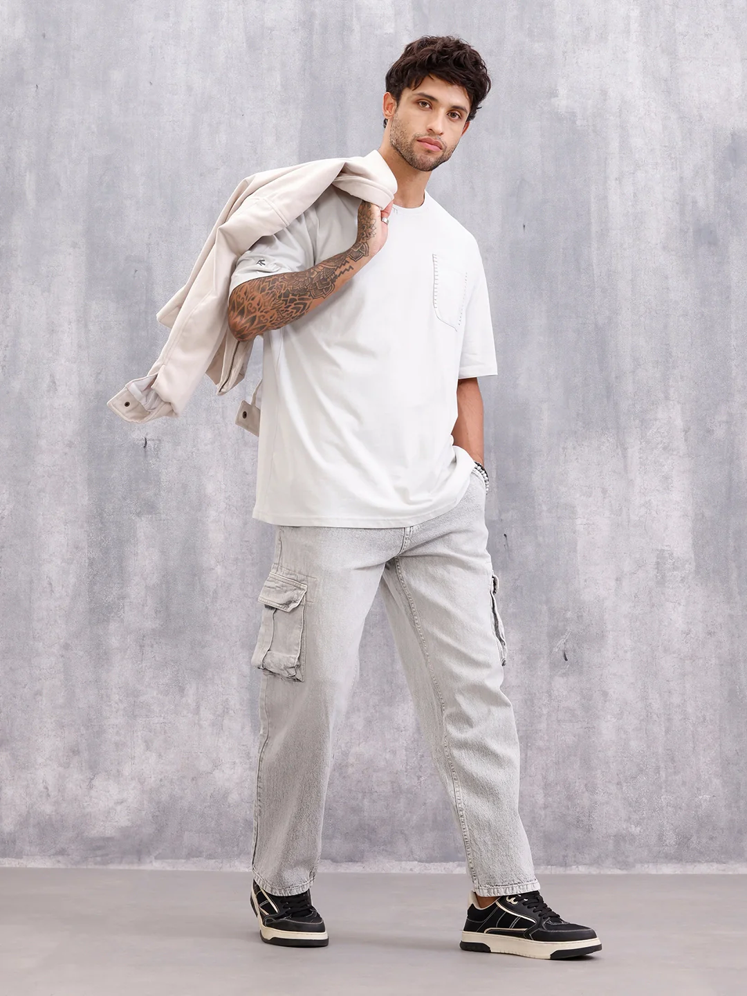 Contrast Stitch Detail Oversized Fit T-shirt With Patch Pocket | White - Image 2