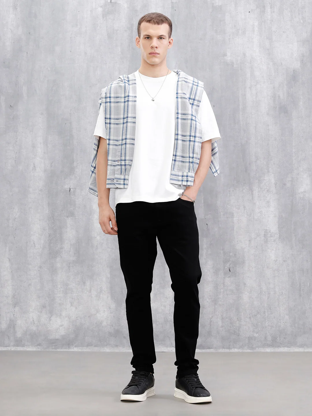 Cotton Blend Slim Tappered Jeans | Black - Image 2