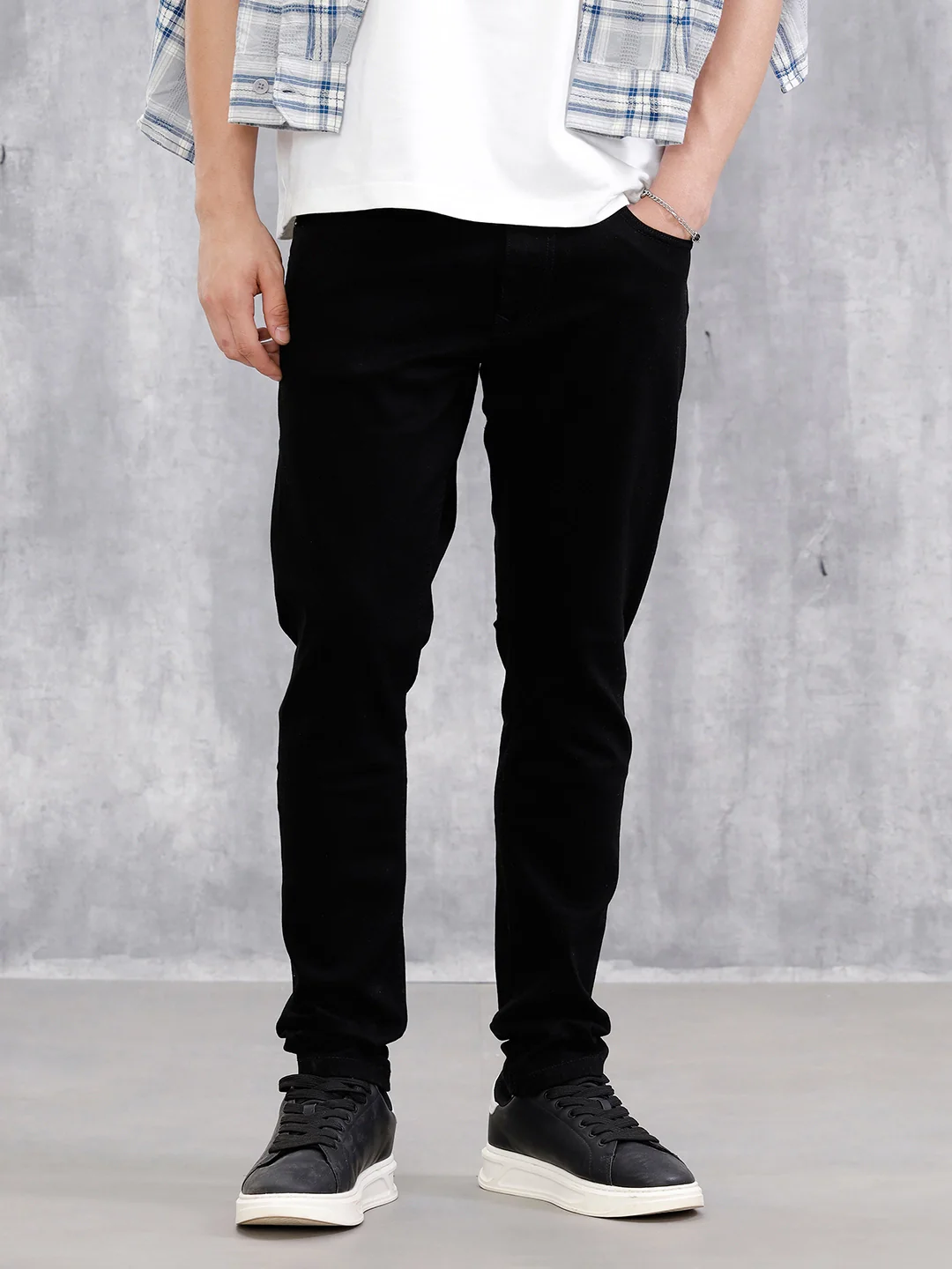 Cotton Blend Slim Tappered Jeans | Black - Image 4