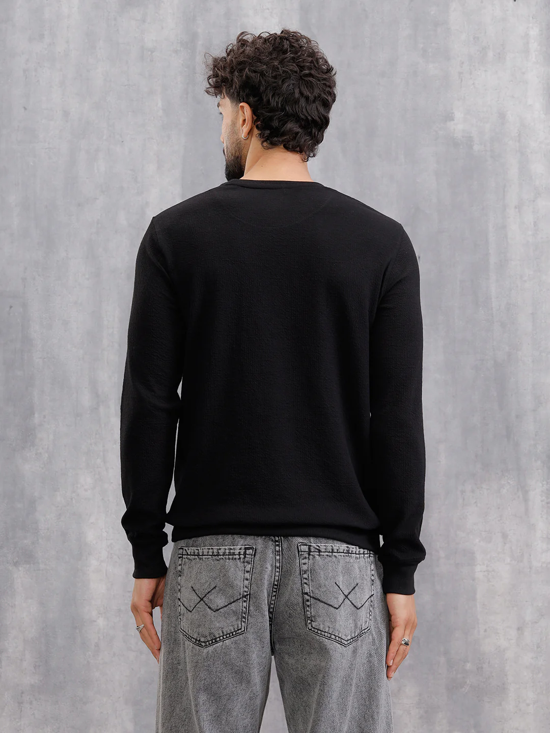 Crinkled Solid Textured Knit Long Sleeve Crew Neck T-Shirt | Black - Image 3