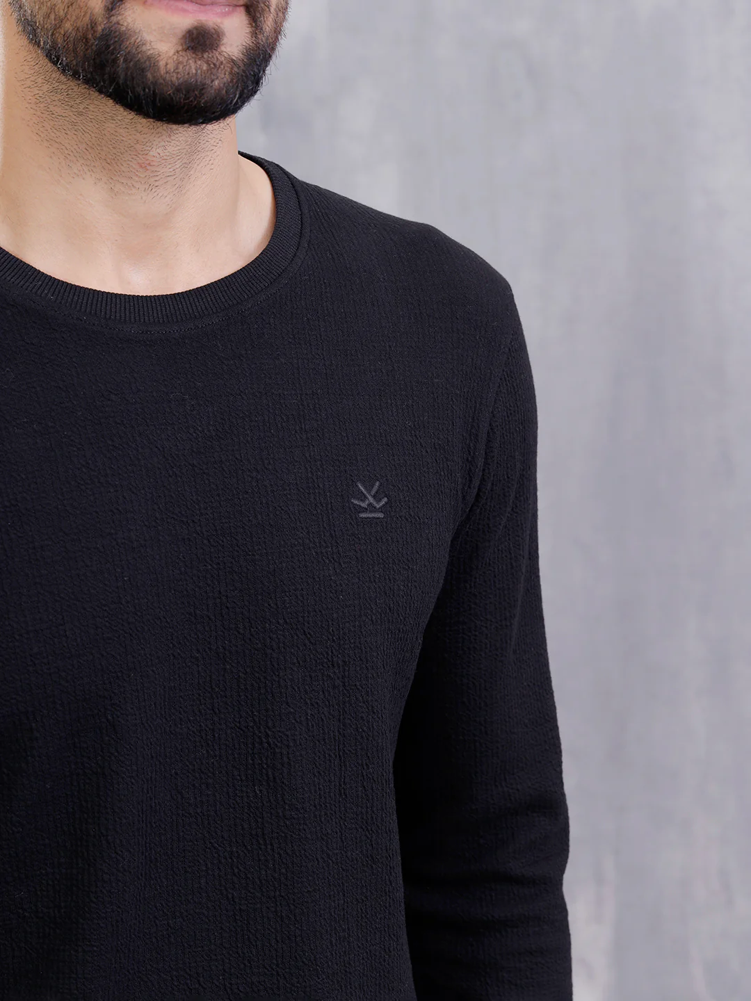 Crinkled Solid Textured Knit Long Sleeve Crew Neck T-Shirt | Black - Image 4