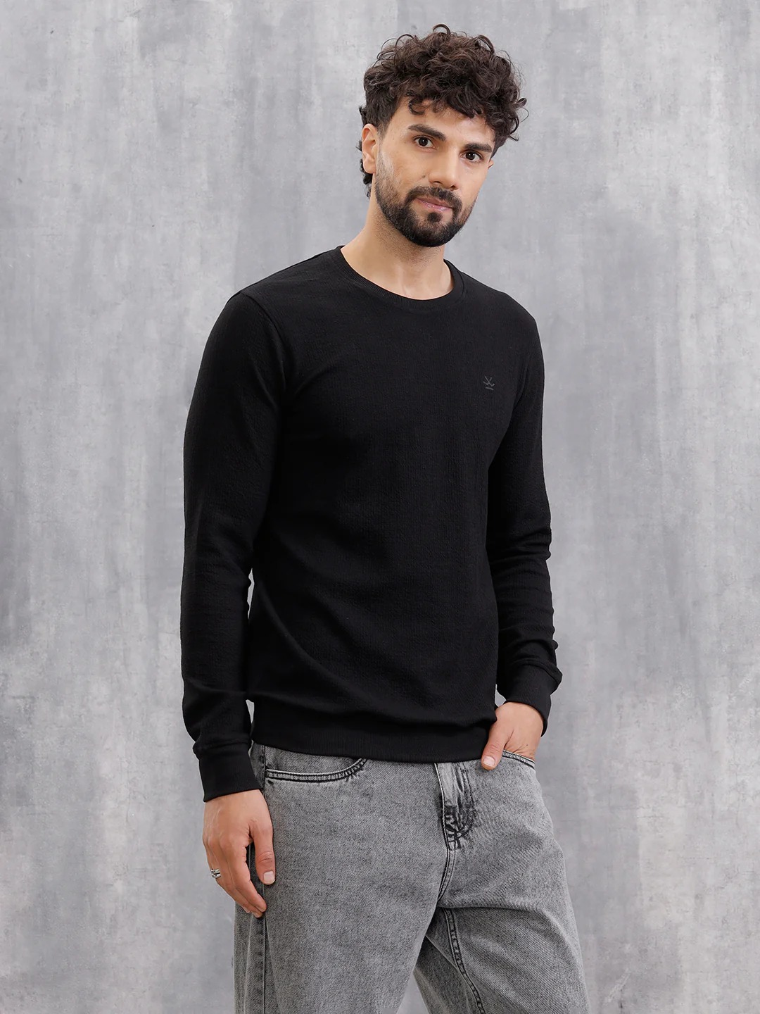 Crinkled Solid Textured Knit Long Sleeve Crew Neck T-Shirt | Black - Image 5