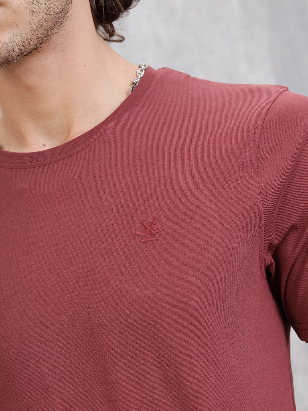 Dtm Embroidered Brand Logo Casual Crewneck T-shirt | Maroon - Image 4