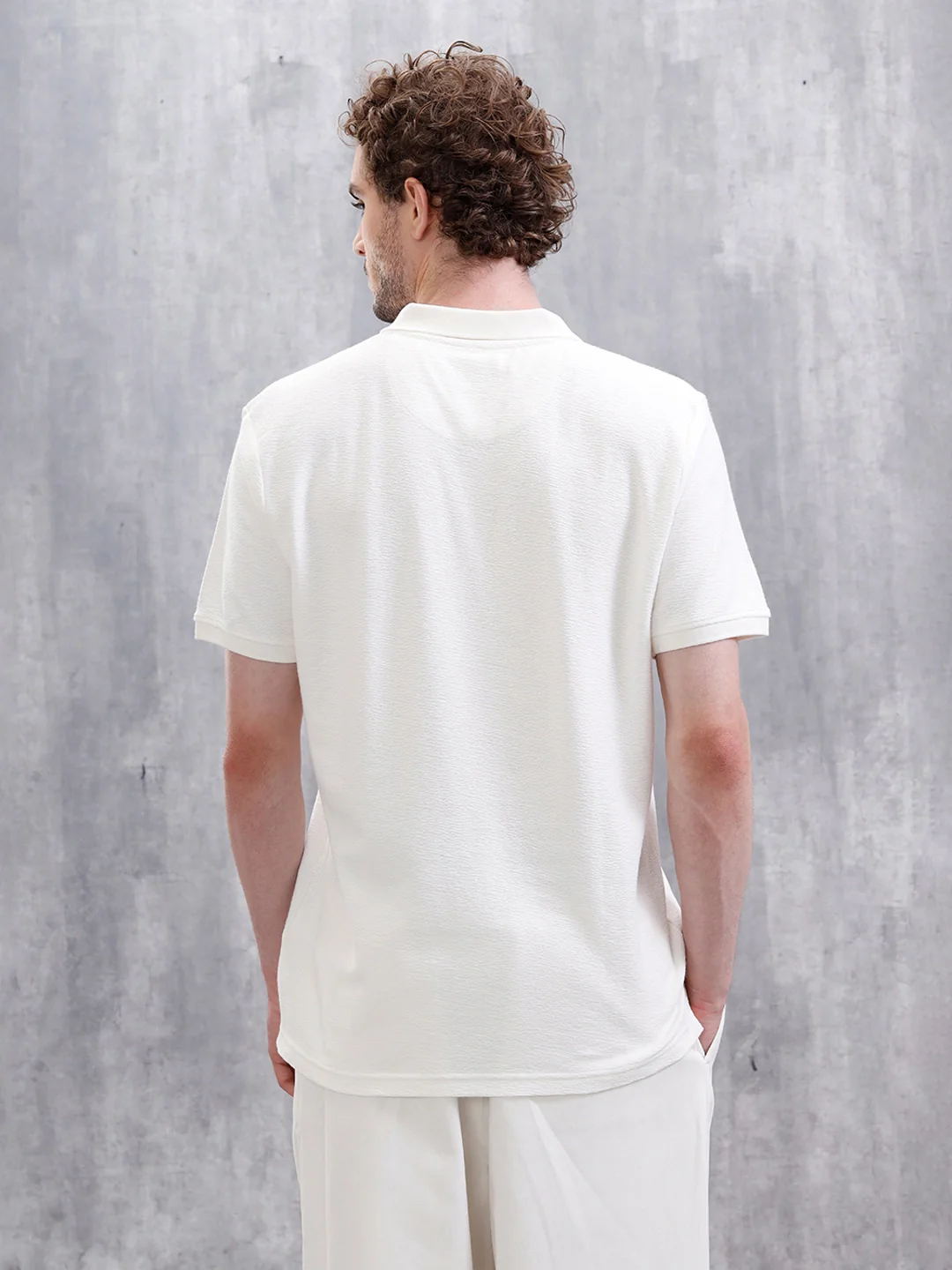 Crinkled Knit Polo T-Shirt | Off White - Image 3