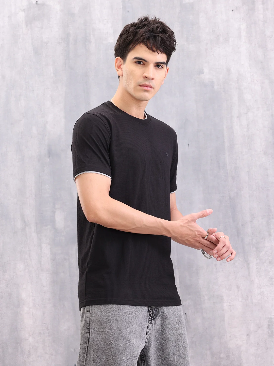 Knitted Structured Men Casual Slim Fit T-shirt | Black - Image 4