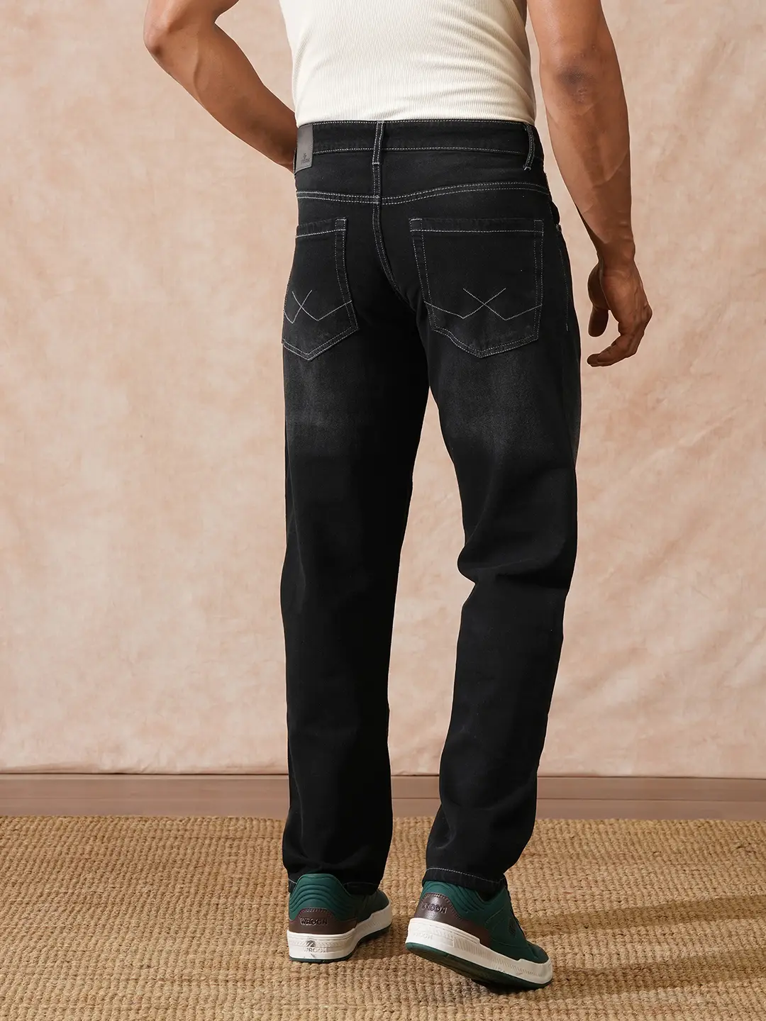 Light Fade Anti Fit Jeans | Black - Image 3