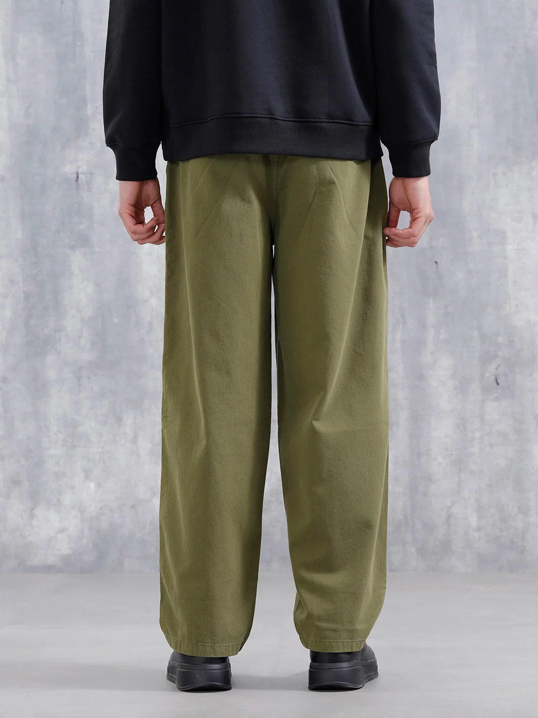 Men Loose Fit Clean Look Trouser | Olive - Image 3