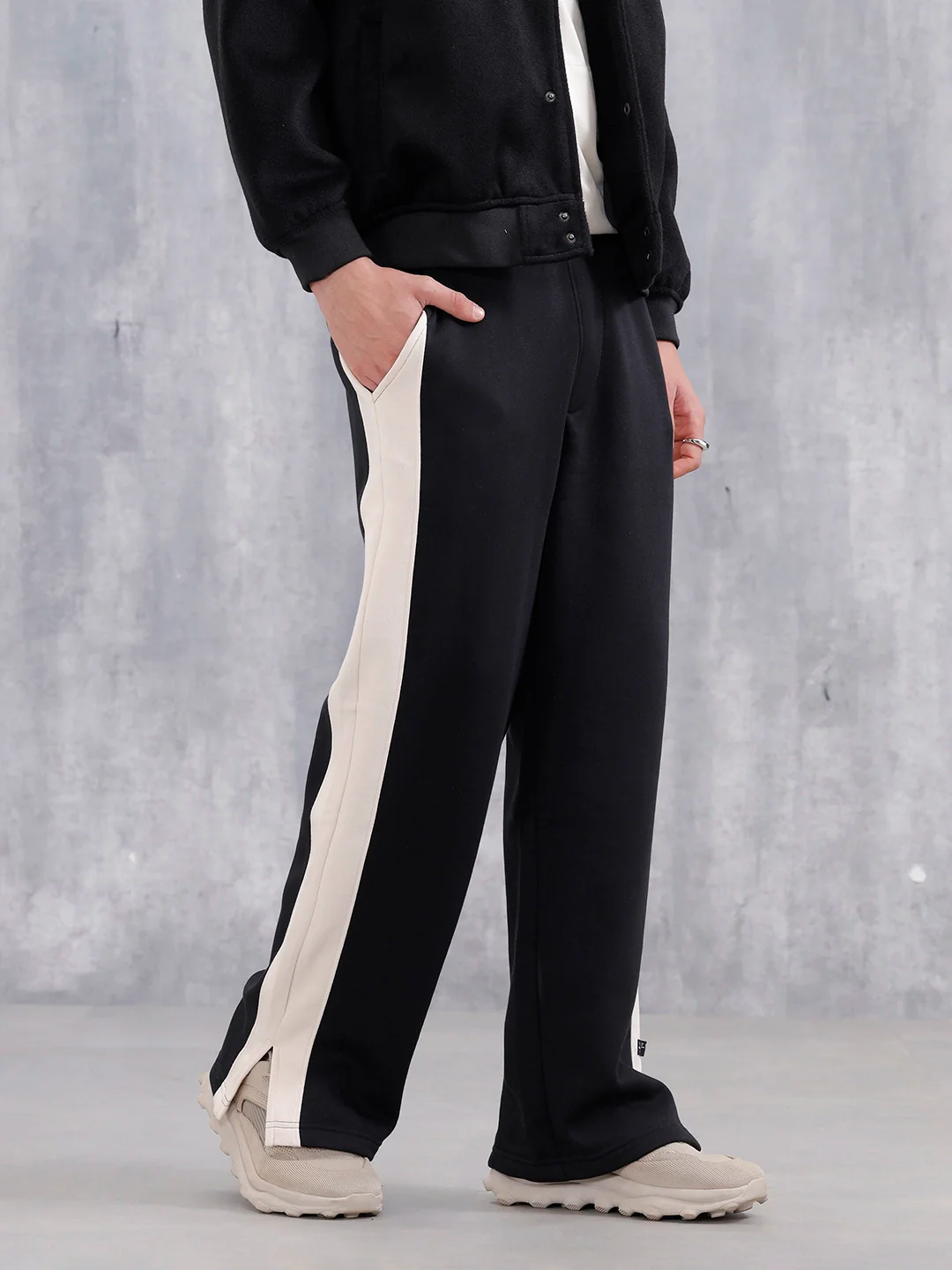 Men Oversized Fit Trackpants | Black - Image 4