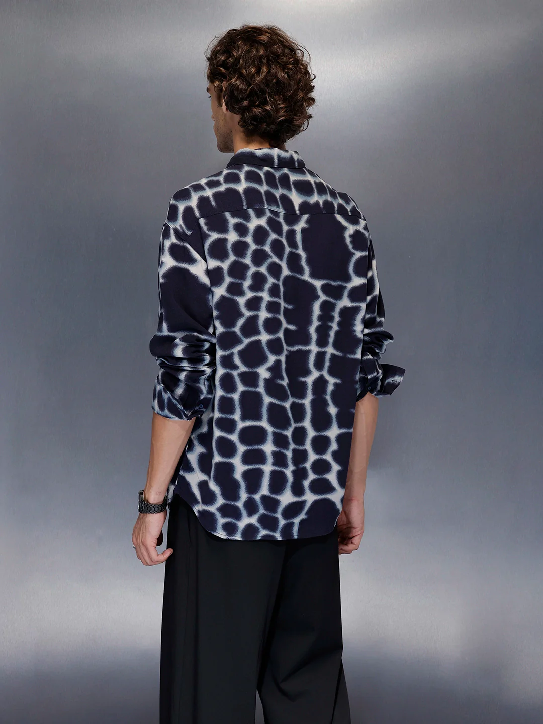 Men’s abstract pattern oversize shirt | Navy - Image 3