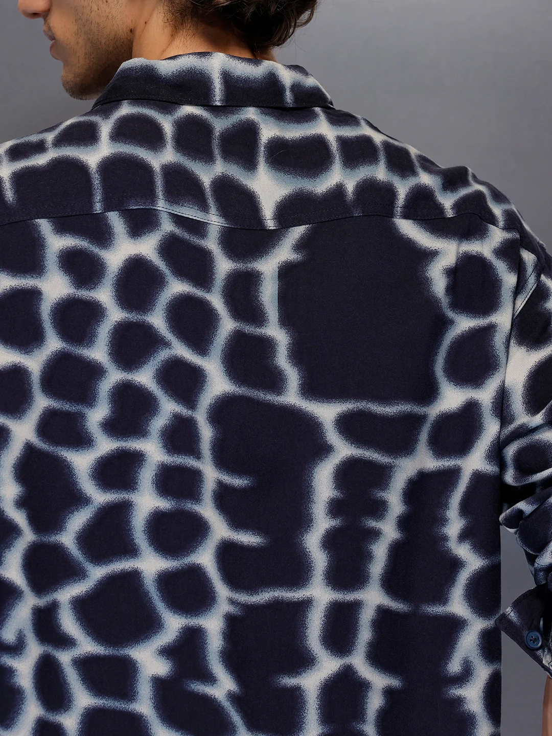 Men’s abstract pattern oversize shirt | Navy - Image 5