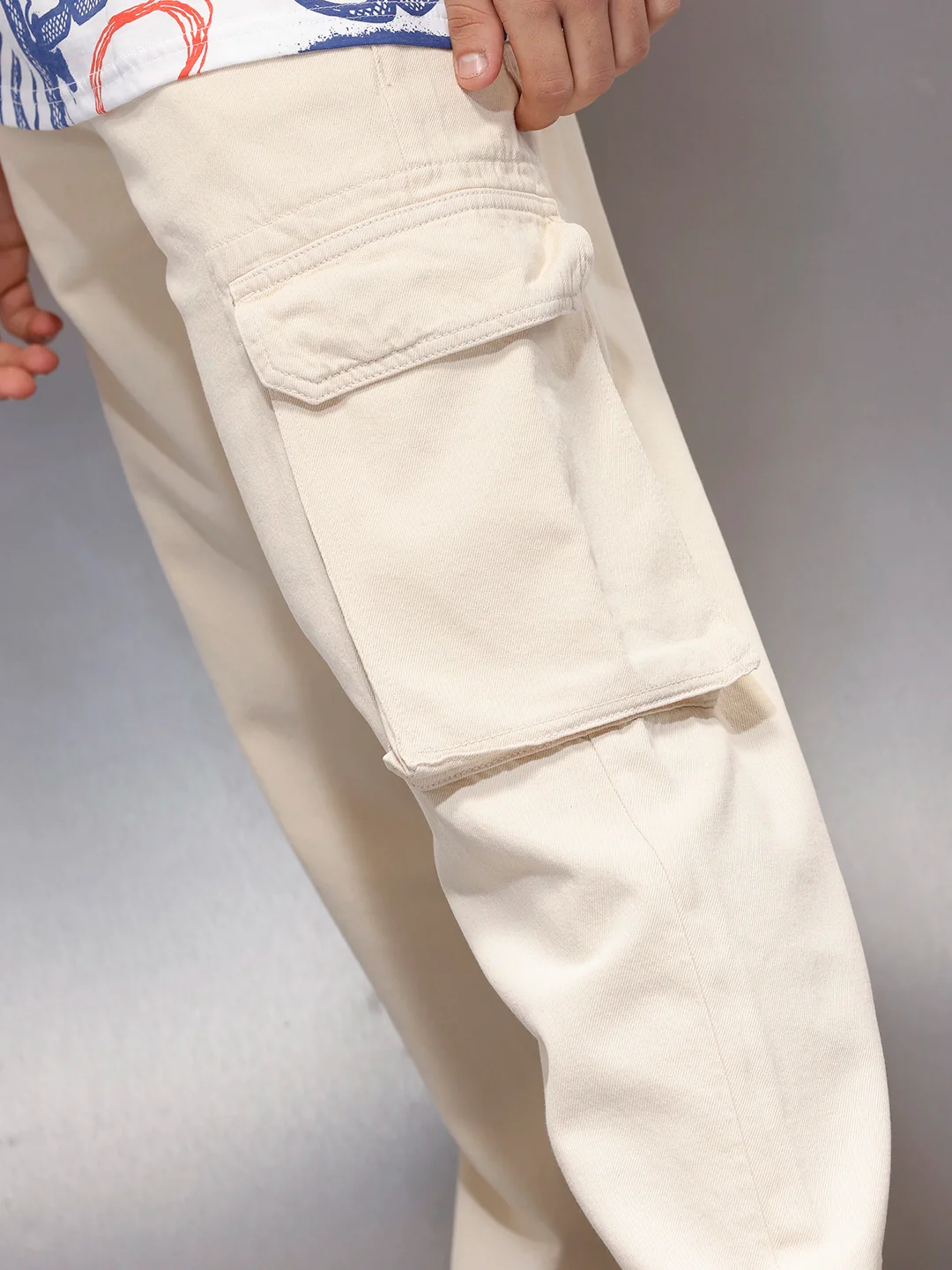 Men’s minimal loose fit cargo trousers | Khaki - Image 5