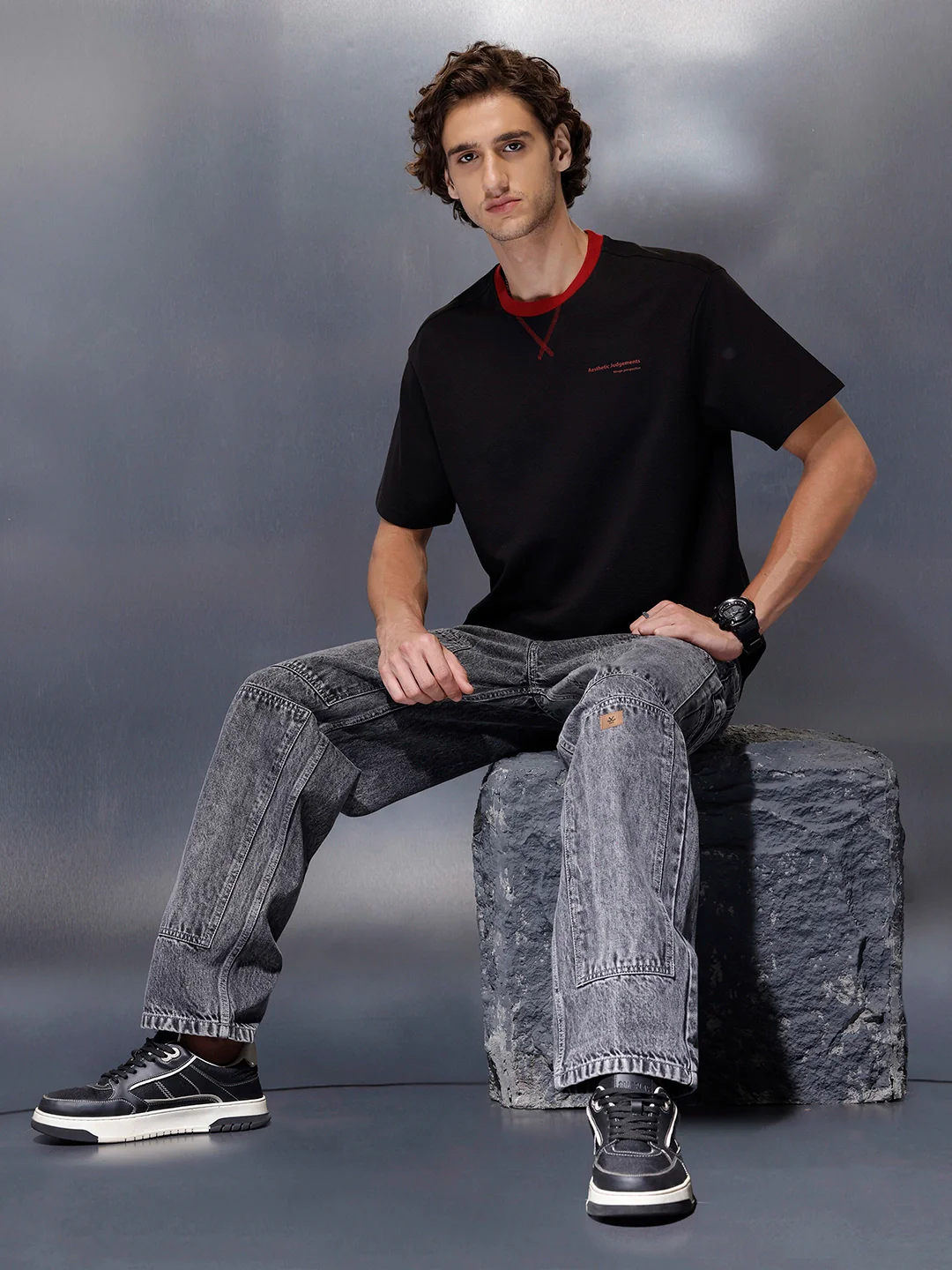 Men’s red trimmed black oversize T-shirt | Black - Image 2