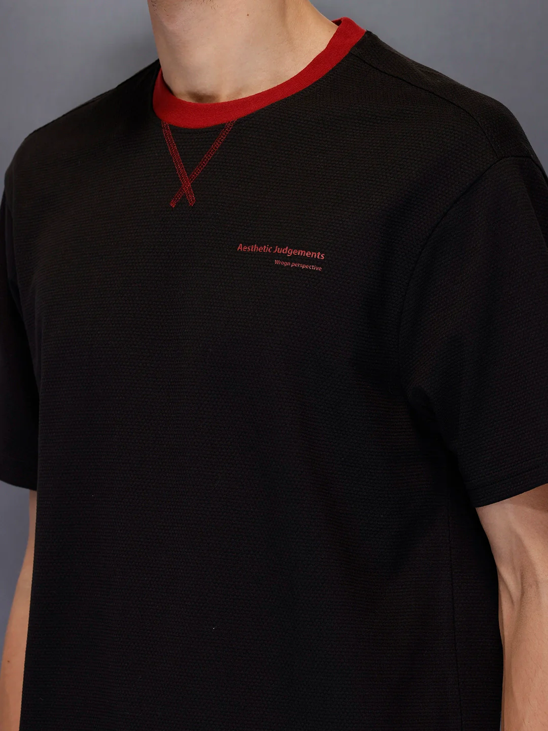 Men’s red trimmed black oversize T-shirt | Black - Image 4