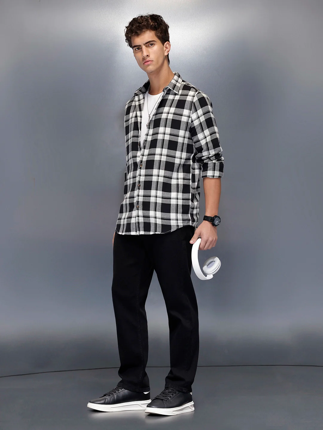 Men’s slim fit shirt in bold plaid pattern | Black - Image 2