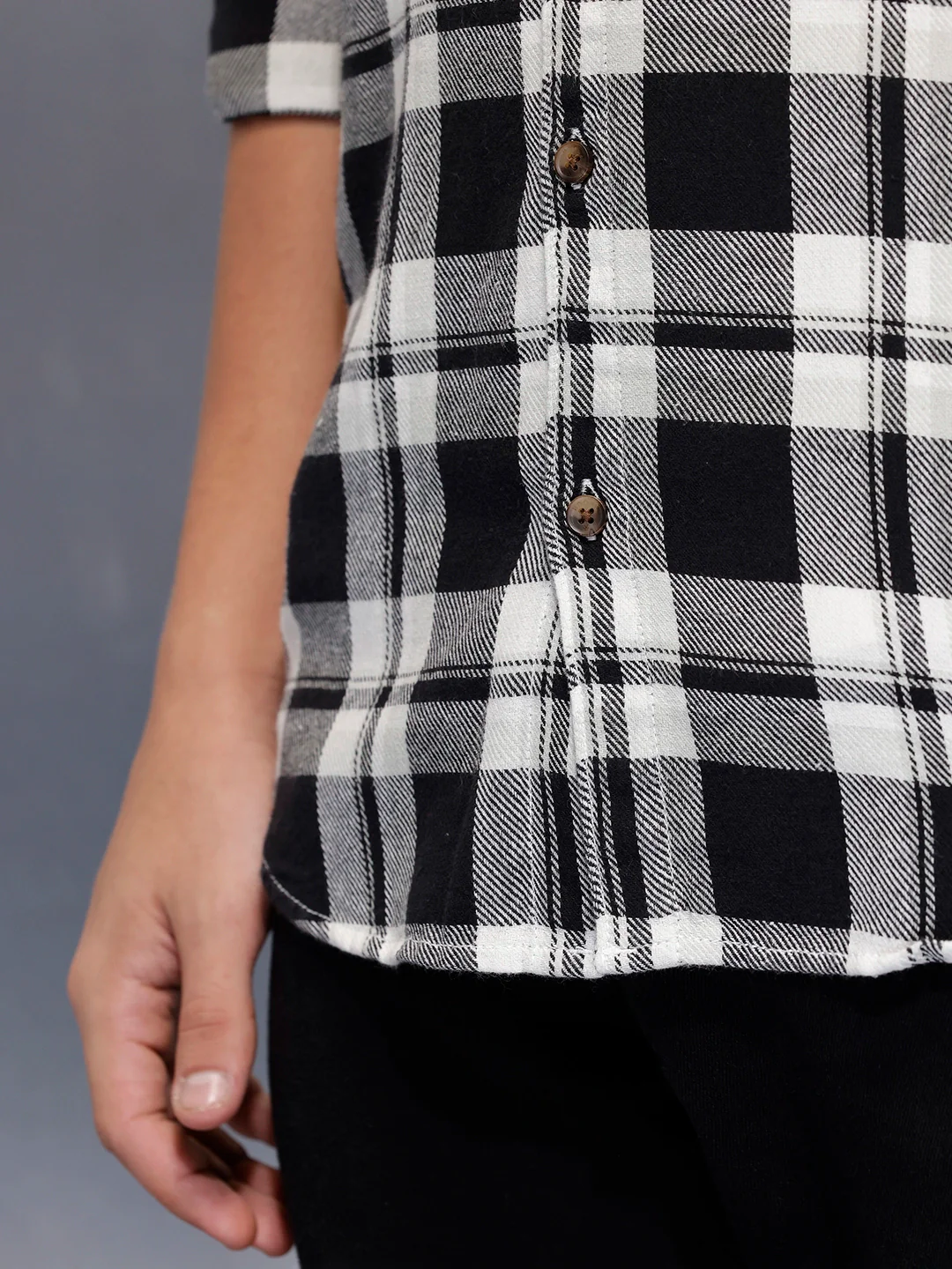 Men’s slim fit shirt in bold plaid pattern | Black - Image 5