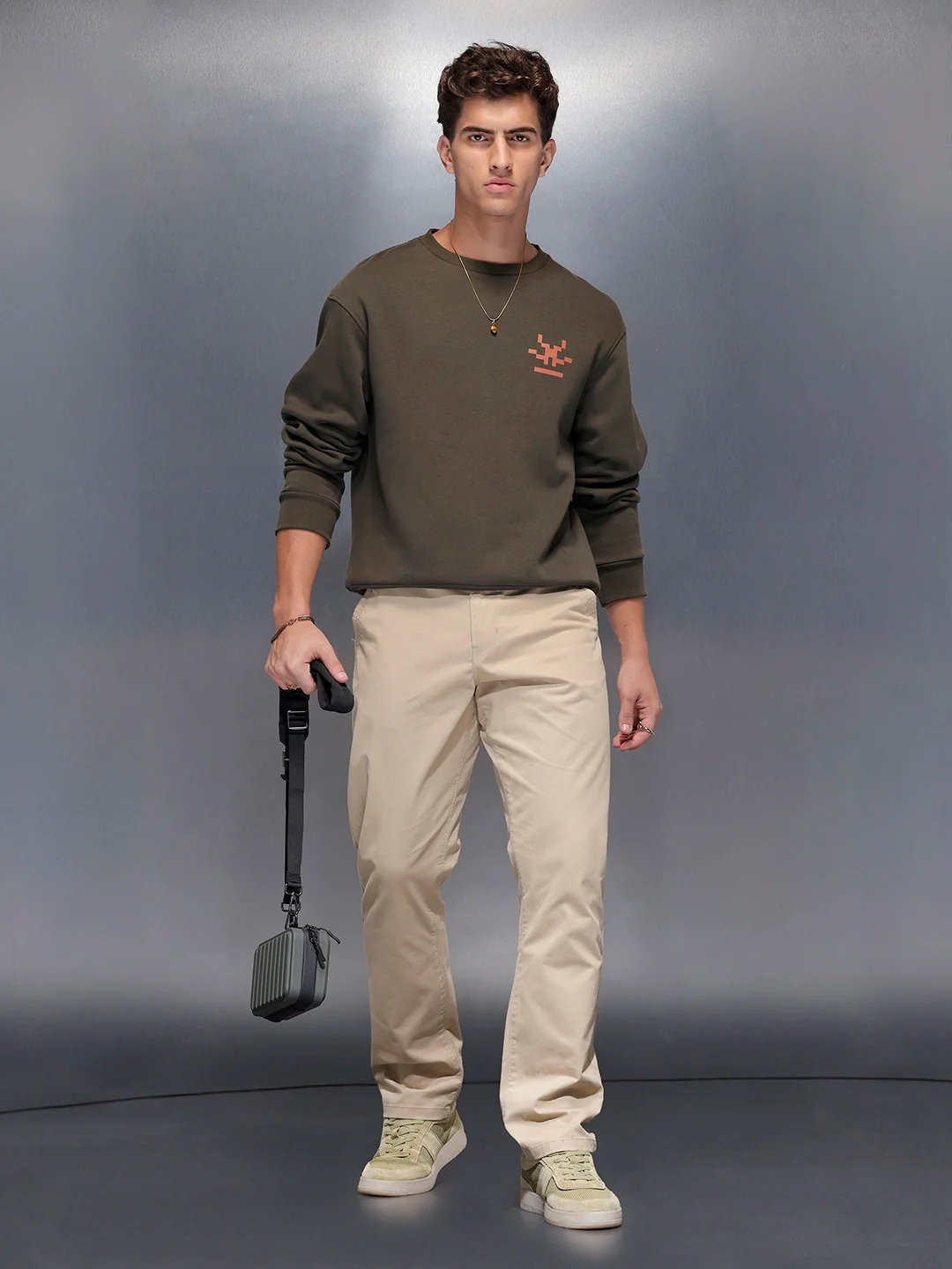 Men’srelax fit trousers | Khaki - Image 2