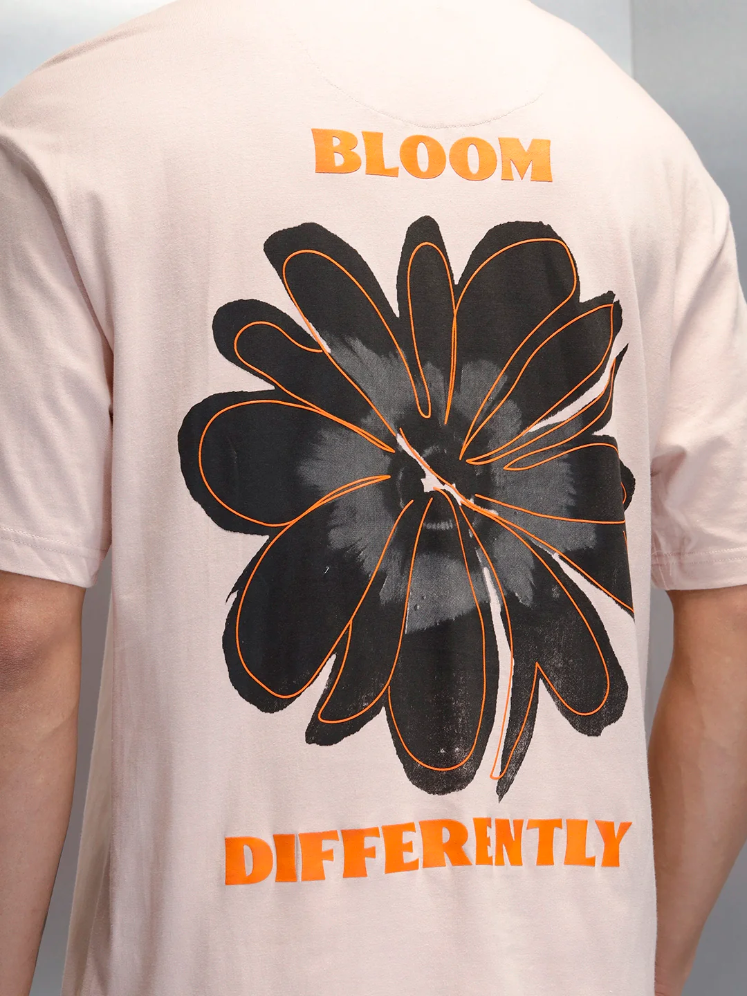 Men's Casual Oversized Fit T-Shrit With Back Graphics | Beige - Image 5