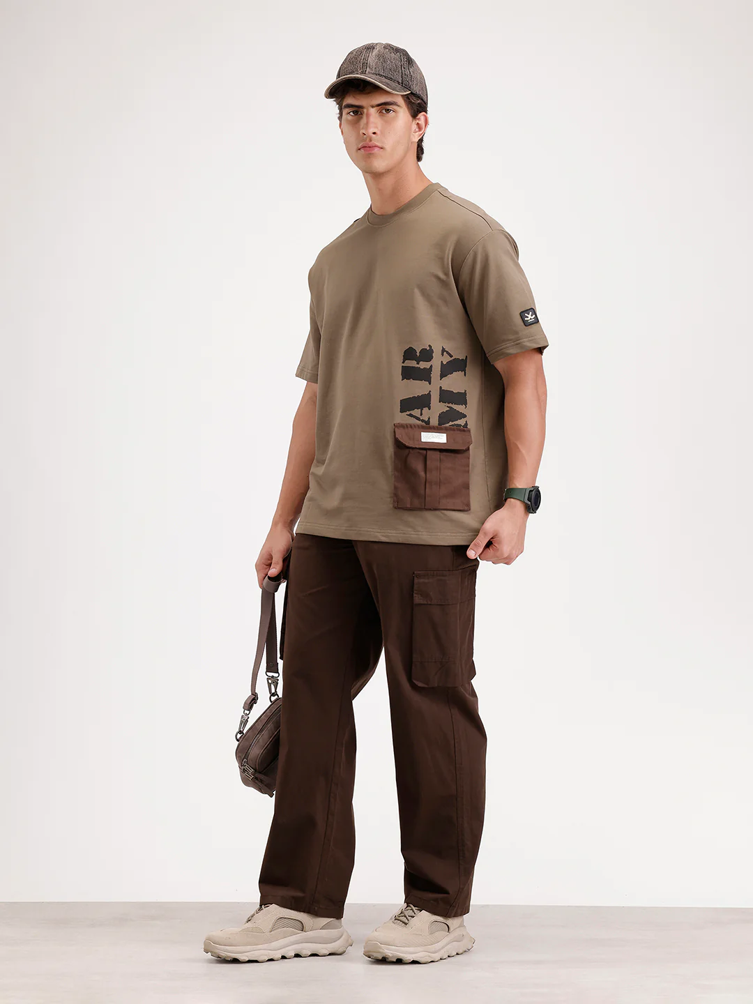 Men's contemporary oversized t-shirt with printed accent and flap pocket | Olive - Image 2