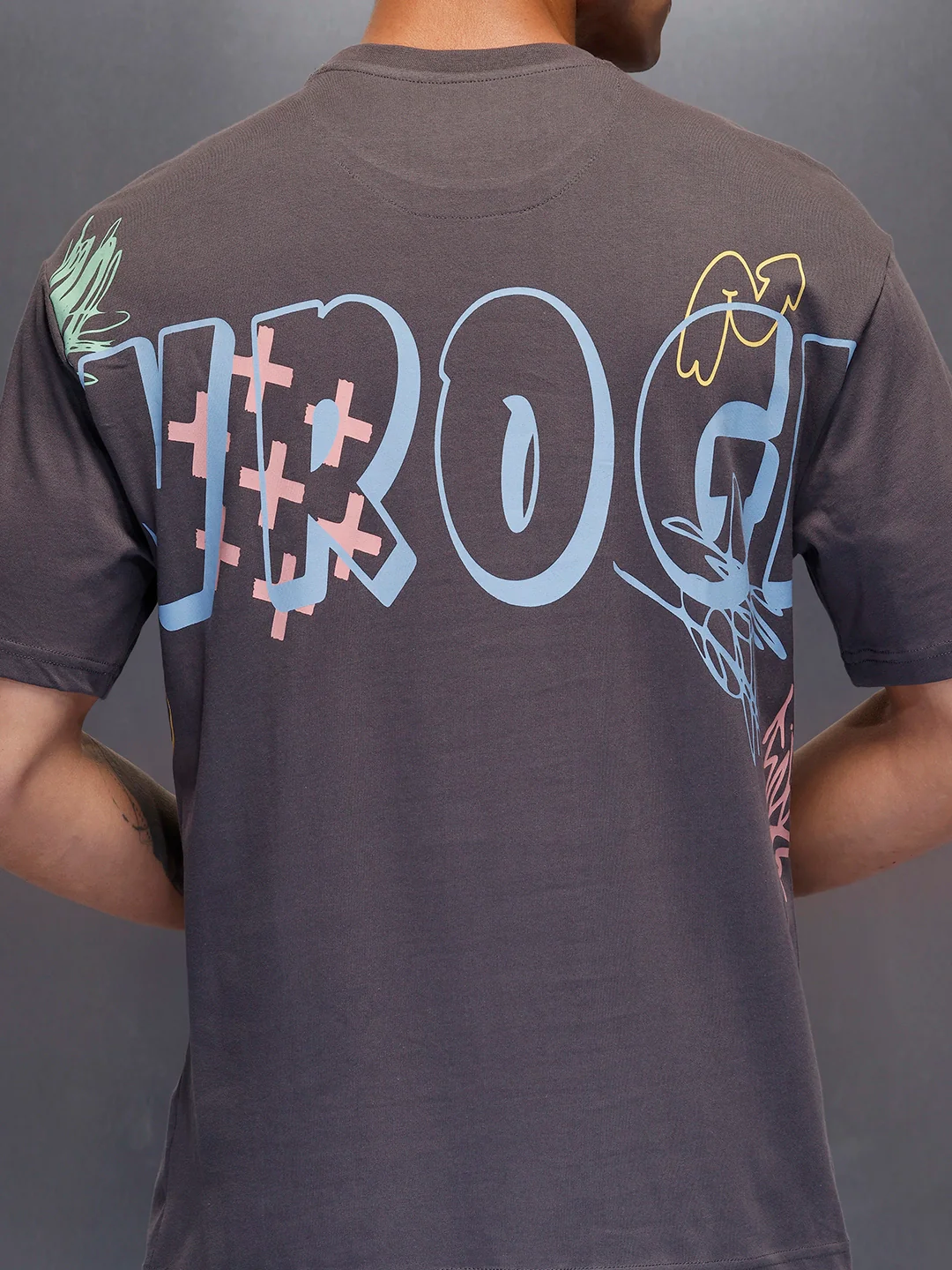Men's oversized graphic T-shirt with bold back print | Charcoal - Image 5