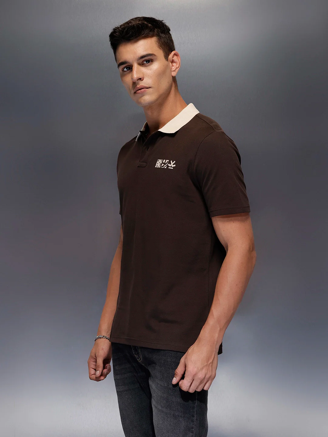 Men's slim-fit polo tee with contrast collar & graphic chest print | Brown - Image 4