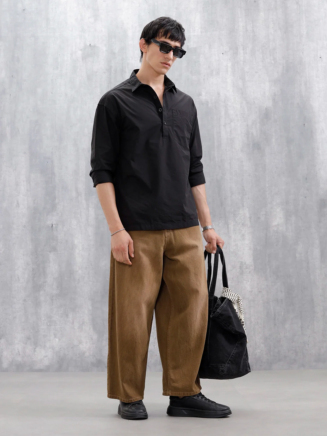 Men's Solid Causal Oversized Fit Shirt | Black - Image 2