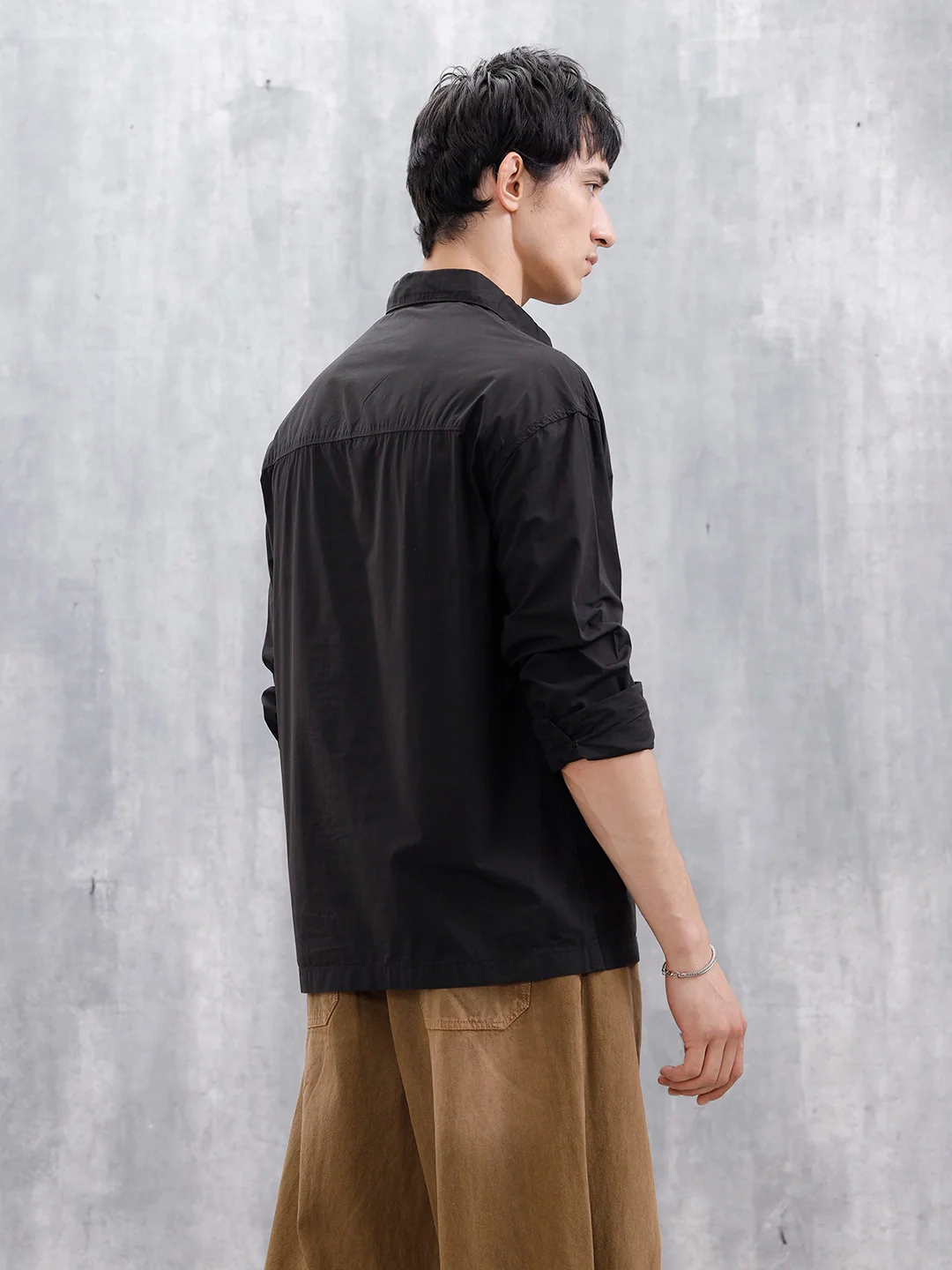 Men's Solid Causal Oversized Fit Shirt | Black - Image 3