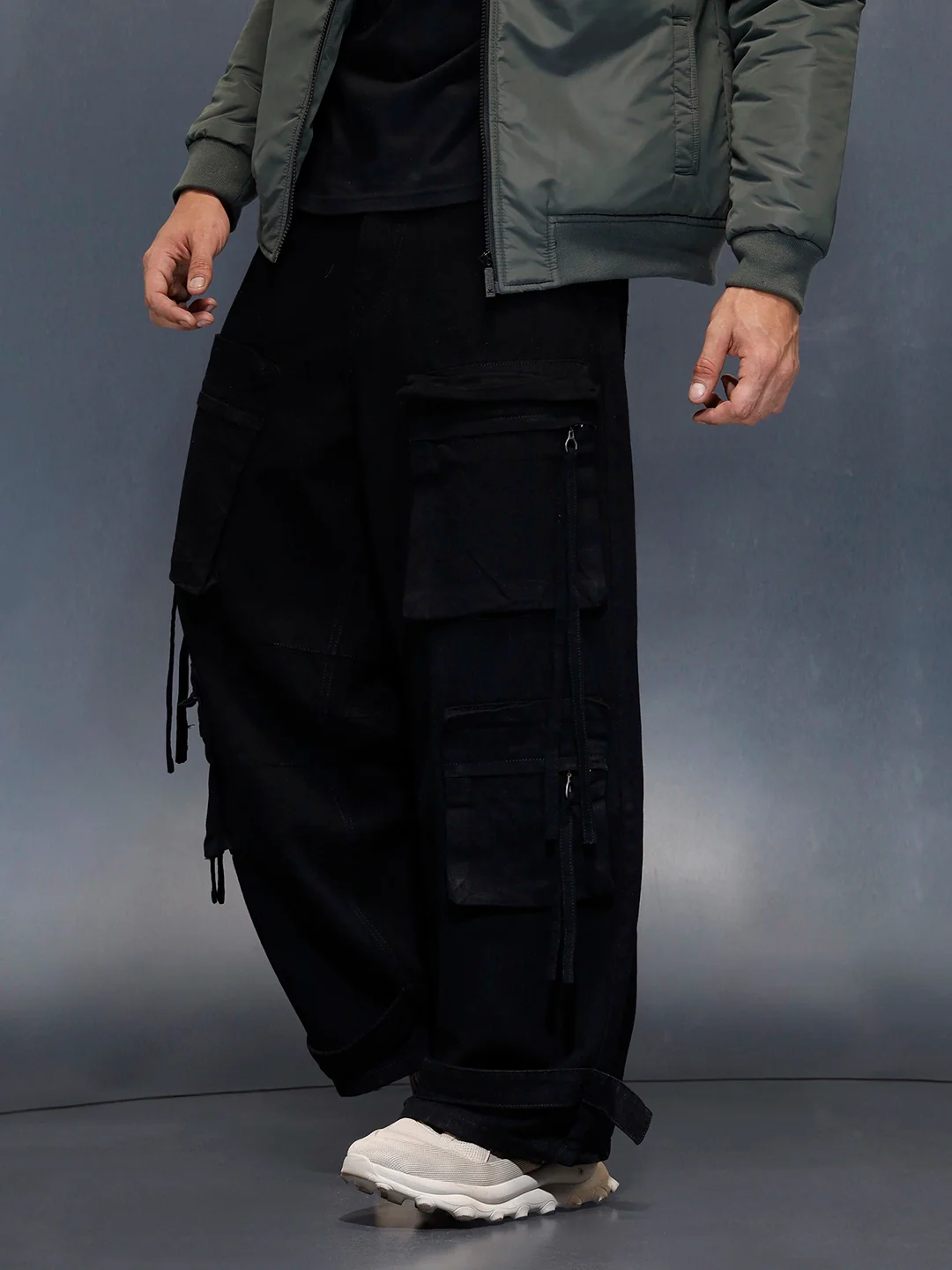 Men's Twelve Pocket Baggy Cargo  | Black - Image 5