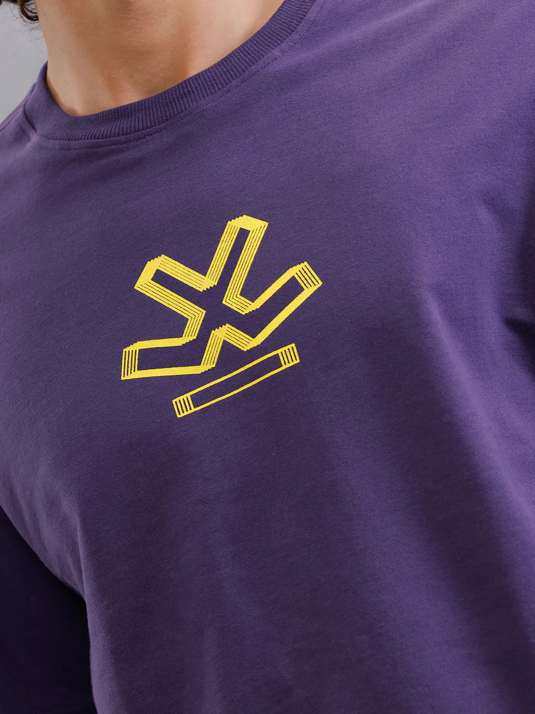 Mundane Objects Inspired Hazy Back Print Crew Neck T-Shirt | Purple - Image 4