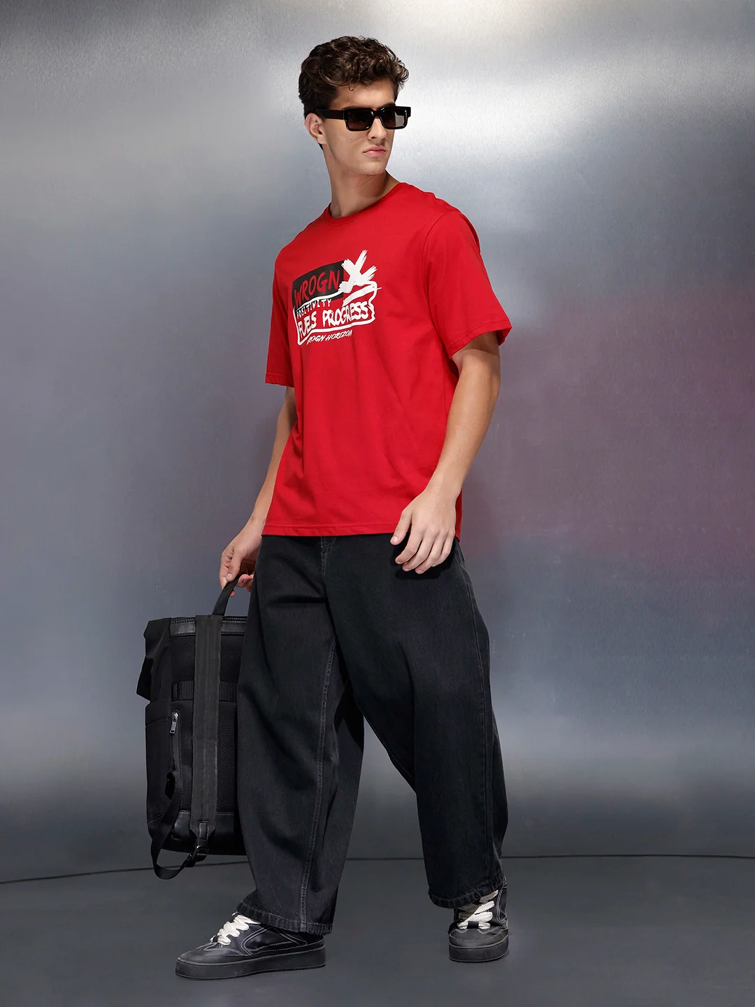 Oversize graphic print tshirt | Red - Image 2