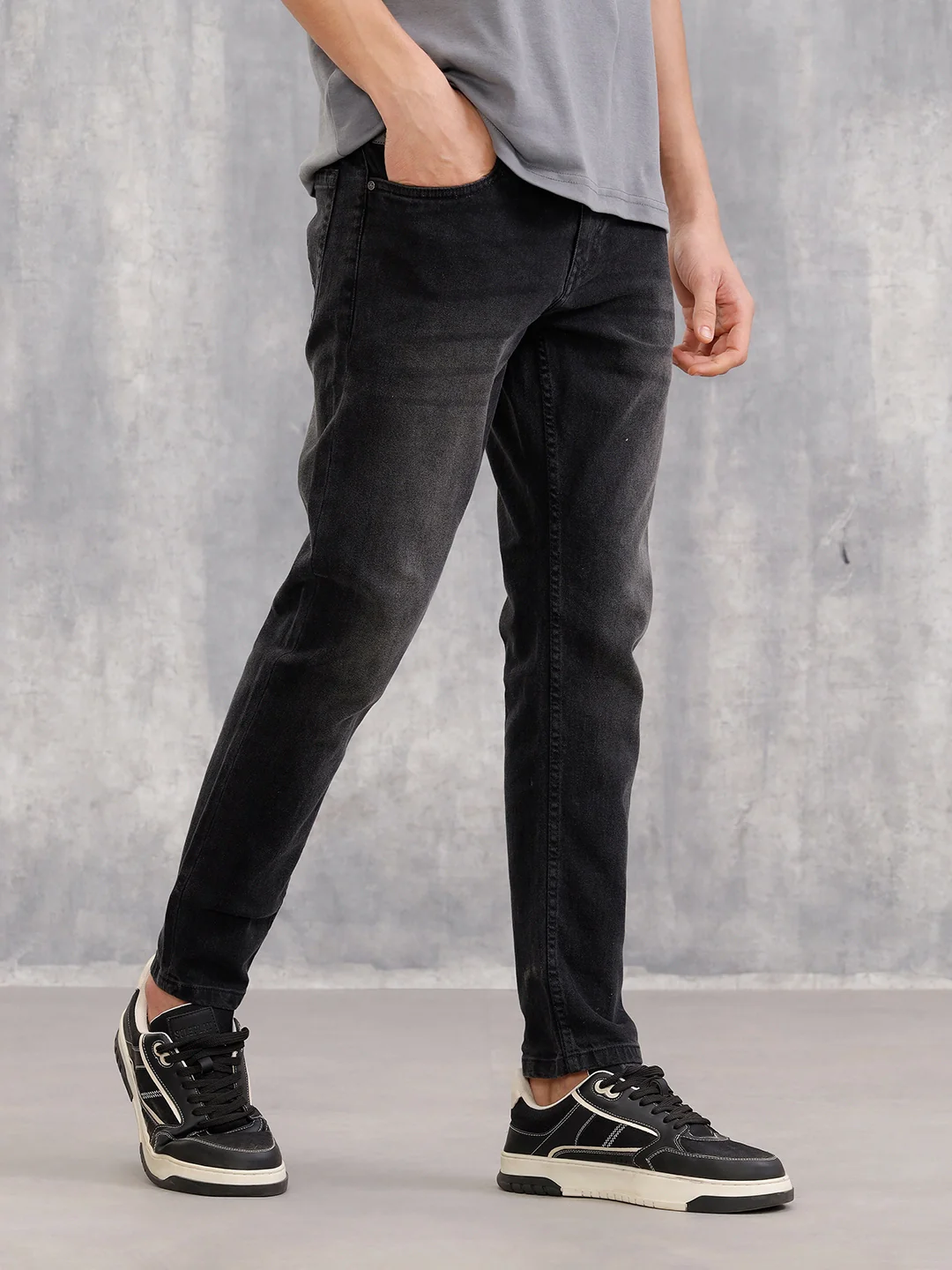 Skinny Crop Vintage Wash Jeans | Black - Image 4