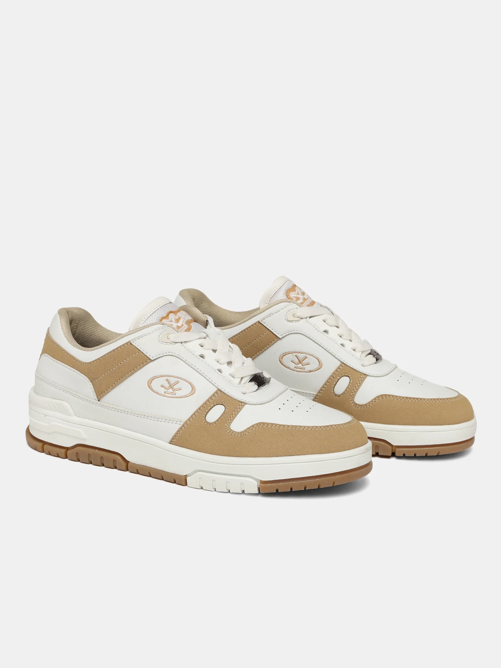 Sneakers  |  Greyhound Tanline - Image 4