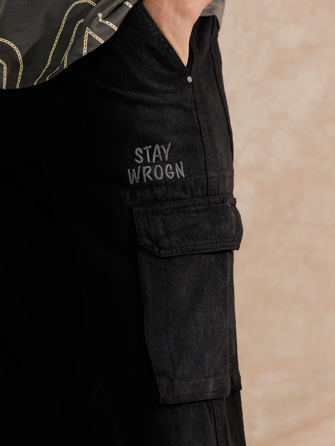 Solid Heavy Fade Loose Fit Jeans | Black - Image 7